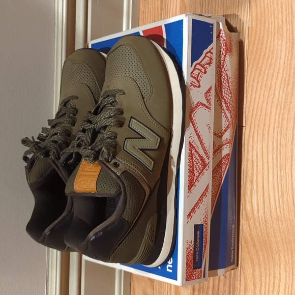 BNIB New Balance 574 Classics Military Triumph Green - Picture 2 of 5